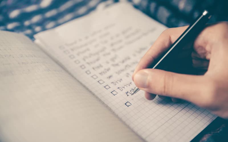 Người ghi chú kế hoạch và lịch — minh họa tra cứu thần số học cá nhân